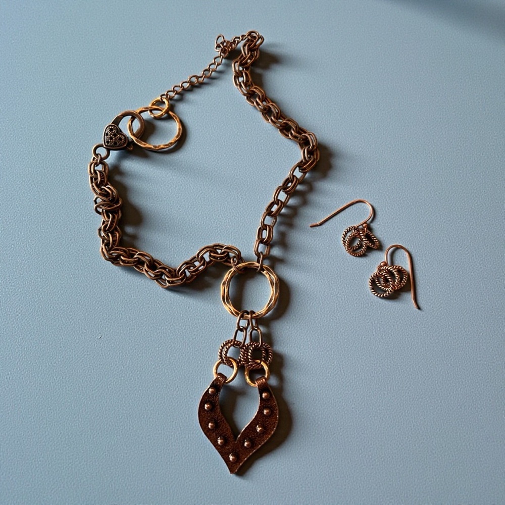Gorgeous Copper-Toned Necklace and Earring Set